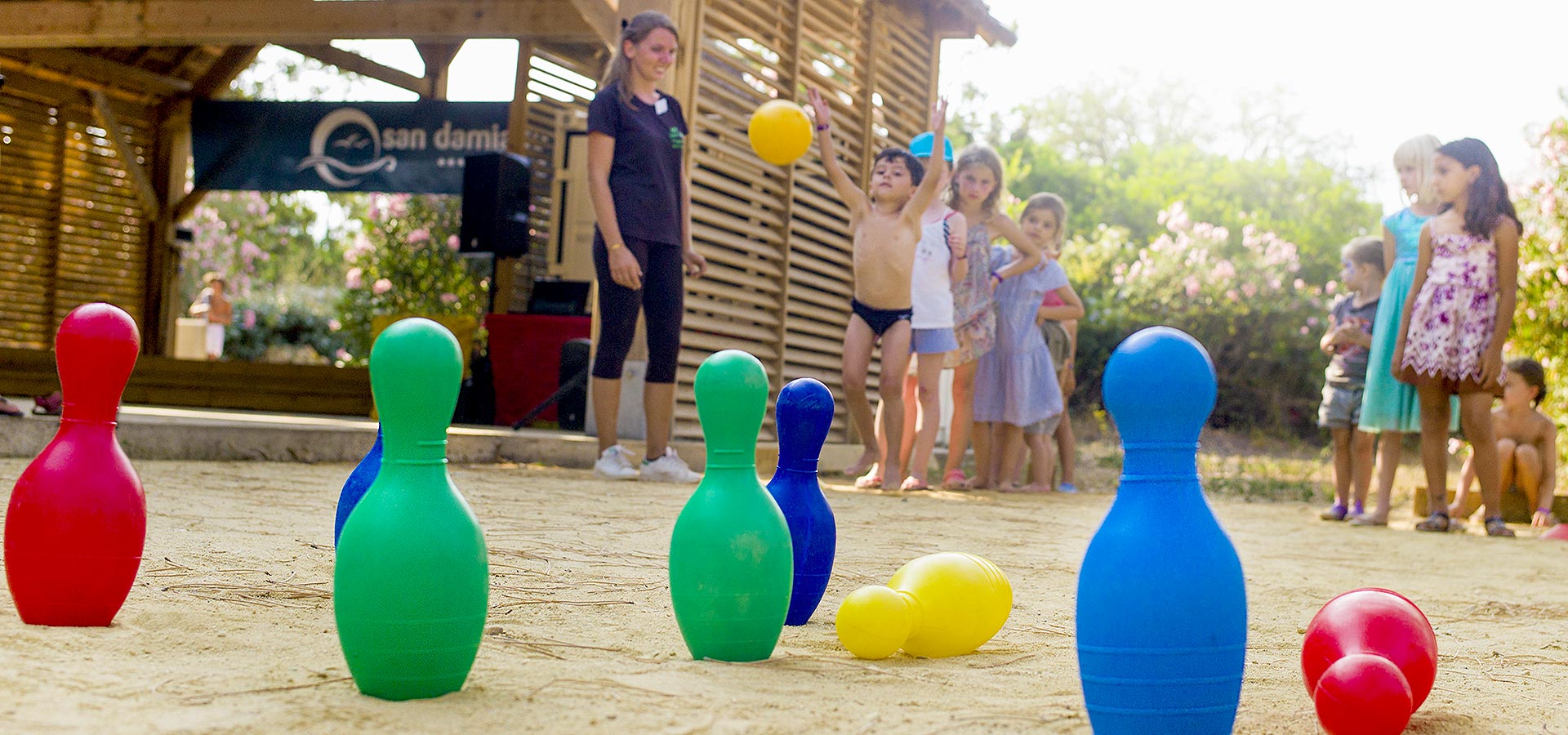 Camping san damiano animation enfants jeu quille